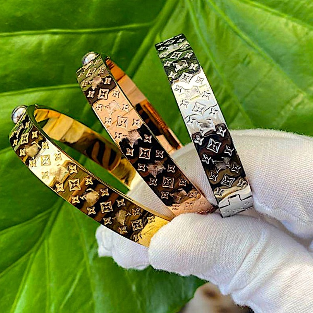 Gold Plated Clover Bangle Bracelet - Picture 6 of 6